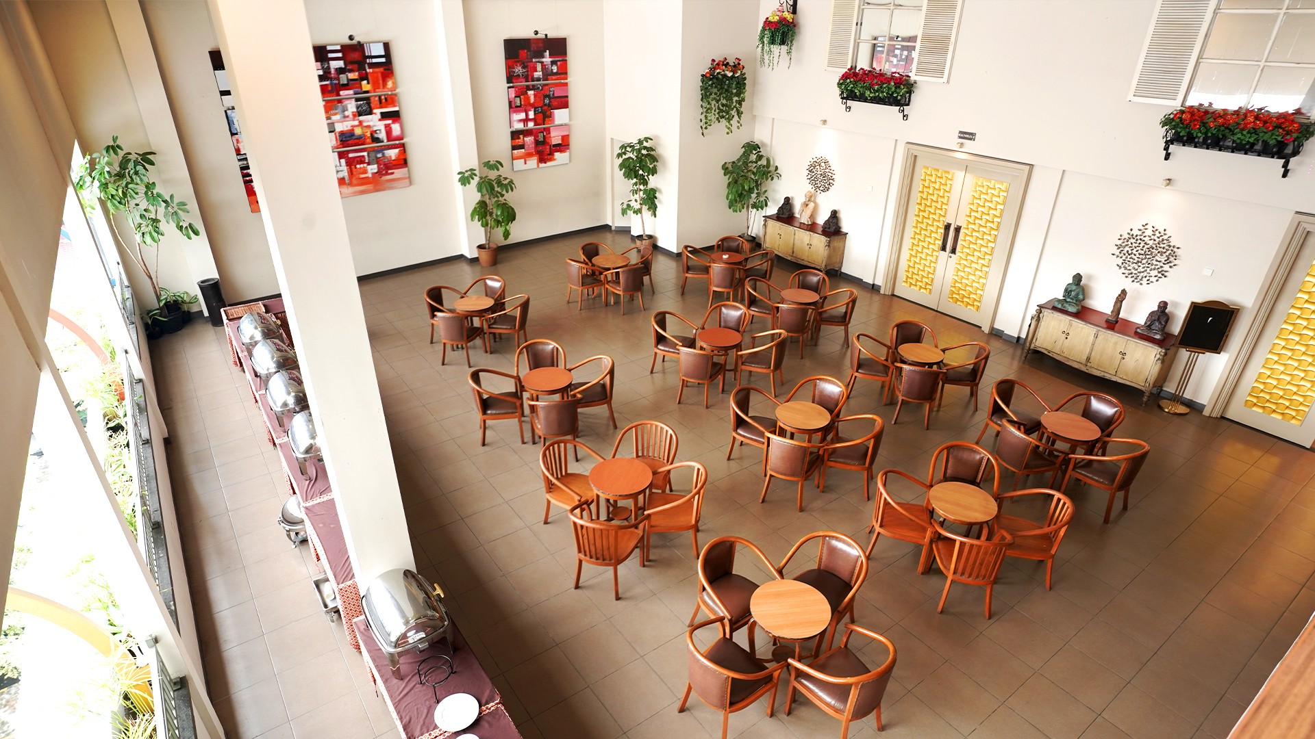 Mutiara Hotel Showcase Background Slide 3